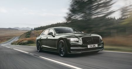 Nowy Bentley Flying Spur zmienia przód, nie zmienia komfortu