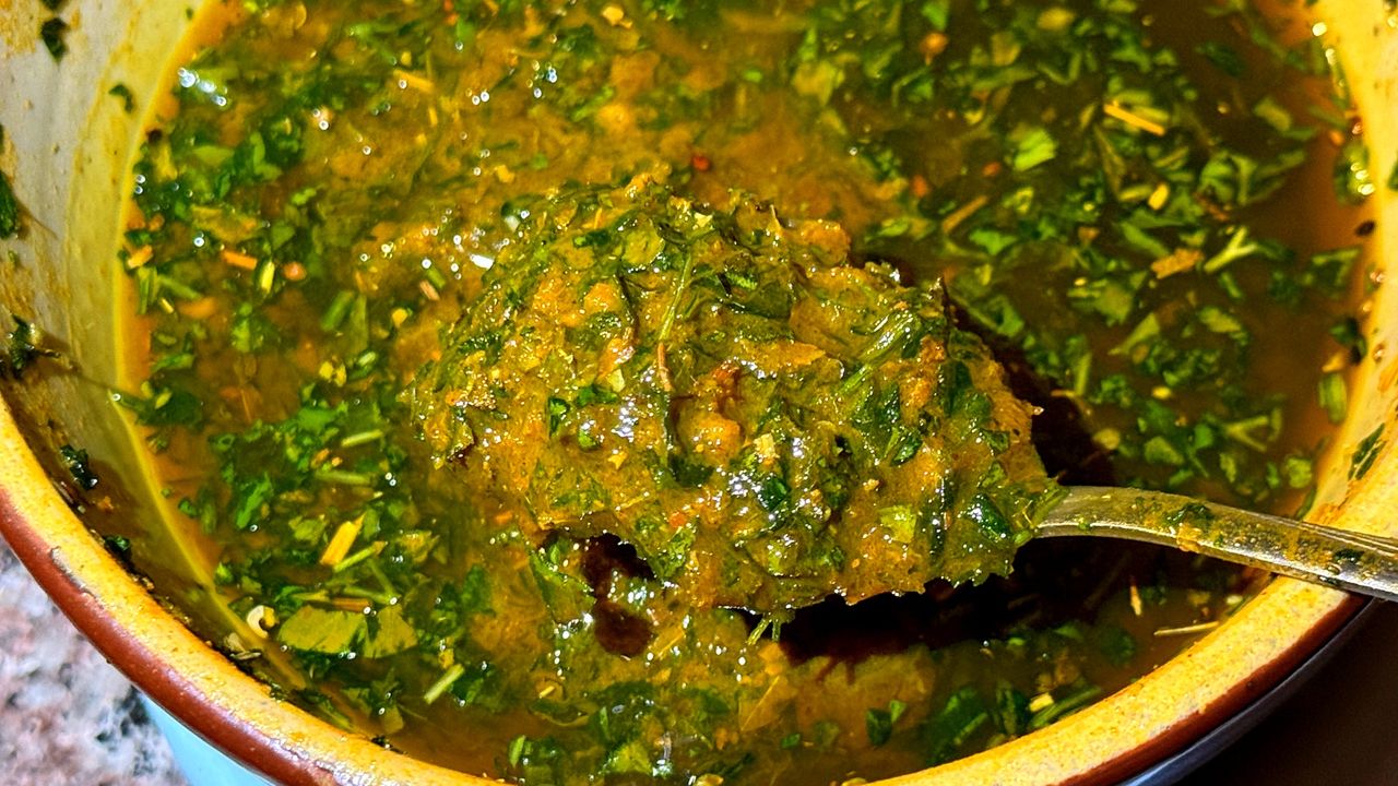 Tata miesza w garnuszku kilka składników i używa do smarowania pieczywa. Ma więcej wartości i smaku niż masło