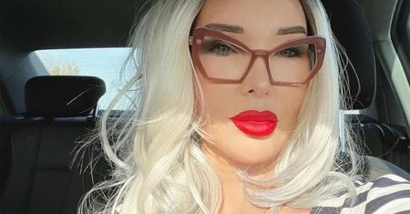 Ewa Minge eksponuje UMIĘŚNIONY BRZUCH w kostiumie kąpielowym. Fani: "Figura nastolatki" (FOTO)