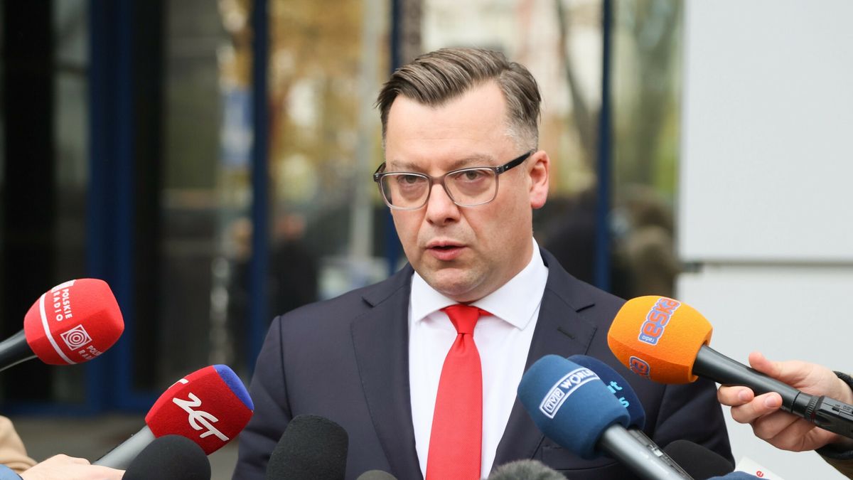 Marcin Romanowski wezwany do prokuratury
Fot. Wojciech Olkusnik/East News, 15.10.2024. Warszawa. Posel PiS, byly wiceminister sprawiedliwosci Marcin Romanowski wezwany ponownie do prokuratury krajowej. Politykowi maja byc powtorzone zarzuty w zwiazku z dzialalnoscia Funduszu Sprawiedliwosci.
N/z: Rzecznik Prasowy Prokuratury Krajowej Przemyslaw Nowak
Wojciech Olkusnik