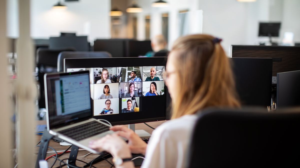 Nie praca przy liniach produkcyjnych, ale poziom wirtualizacji rynku pracy oraz zdolność do pracy w rozproszonych zespołach będą siłami napędowymi rynku pracy w perspektywie do 2035 r. 