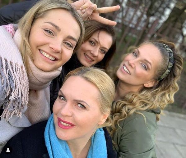 8 osób z ekipy "Przyjaciółek" zakażonych koronawirusem!