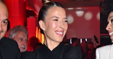 42-letnia Ewa Chodakowska prezentuje BOSKĄ figurę na Seszelach