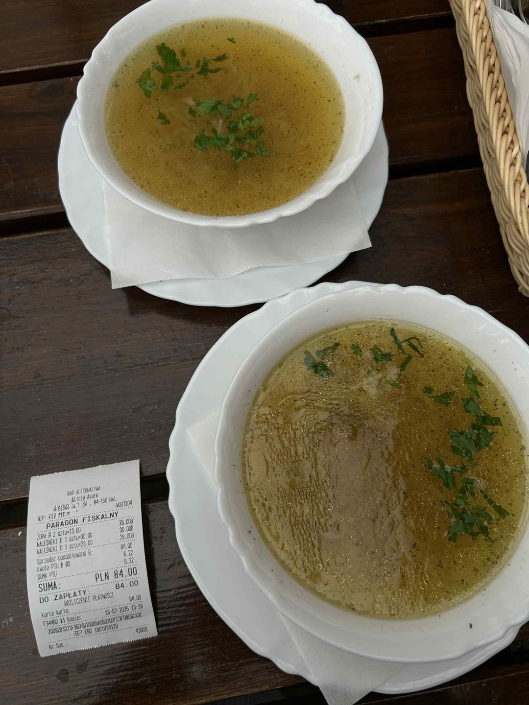 Rosół w jednym z lokali na Helu. Cena? 13 zł.