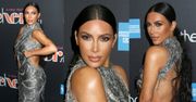 Kim Kardashian świeci plecami na premierze musicalu o Cher