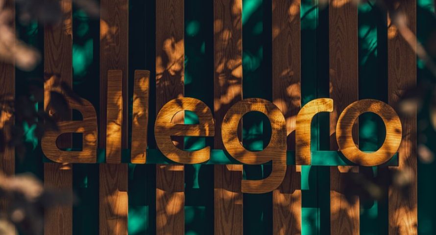 Allegro rozszerza współpracę z Pocztą Polską. Ułatwienia w zwrotach przesyłek