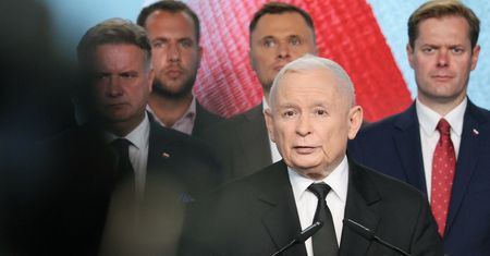 Konfederacja depcze PiS po piętach. Nowy sondaż