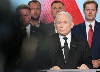 Konfederacja depcze PiS po piętach. Nowy sondaż