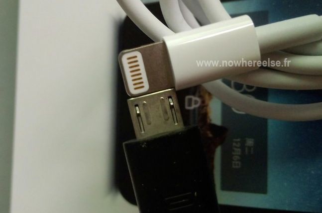 Nowy dock iPhone 5 8-pin w porównaniu do microUSB, fot.nowwhereelse