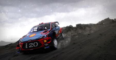 Nocny, deszczowy gameplay z WRC 8
