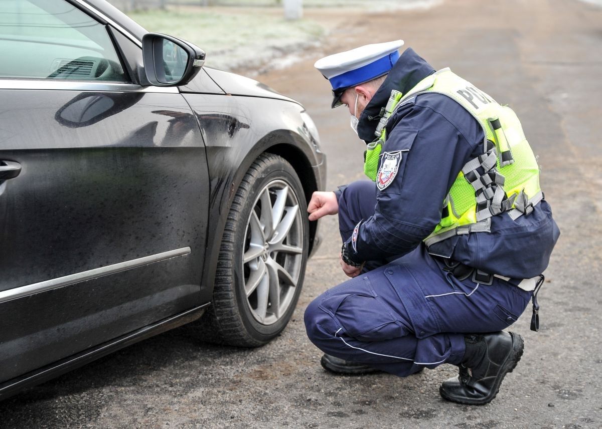 Policja sprawdzi opony i staż kierowcy. Przepisy w "narciarskich" krajach Europy