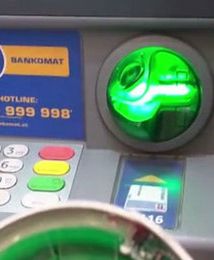 Poszedł wypłacić pieniądze z bankomatu. Odkrył coś szokującego