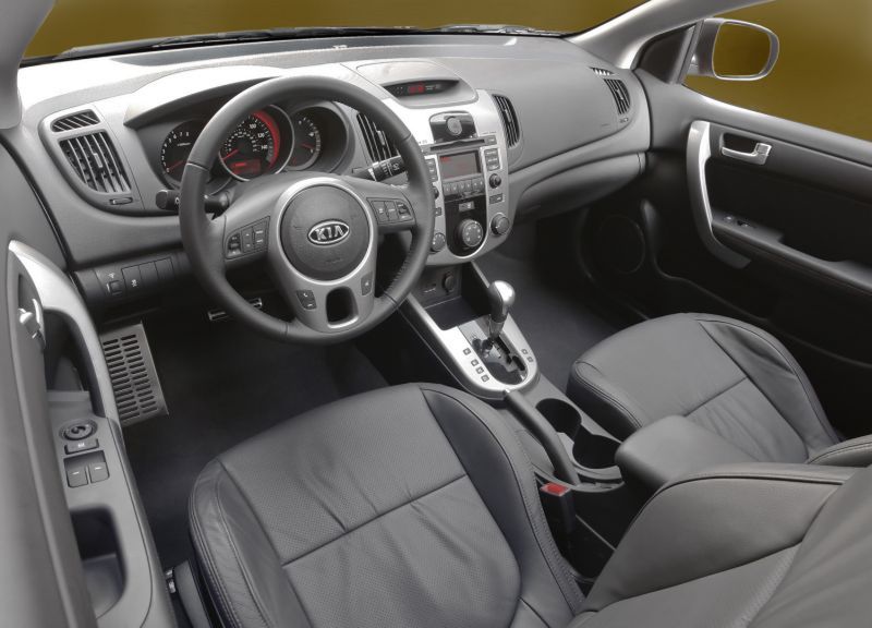 2010-Kia-Forte-Koup-42