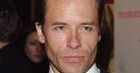 Guy Pearce i Głodny Królik