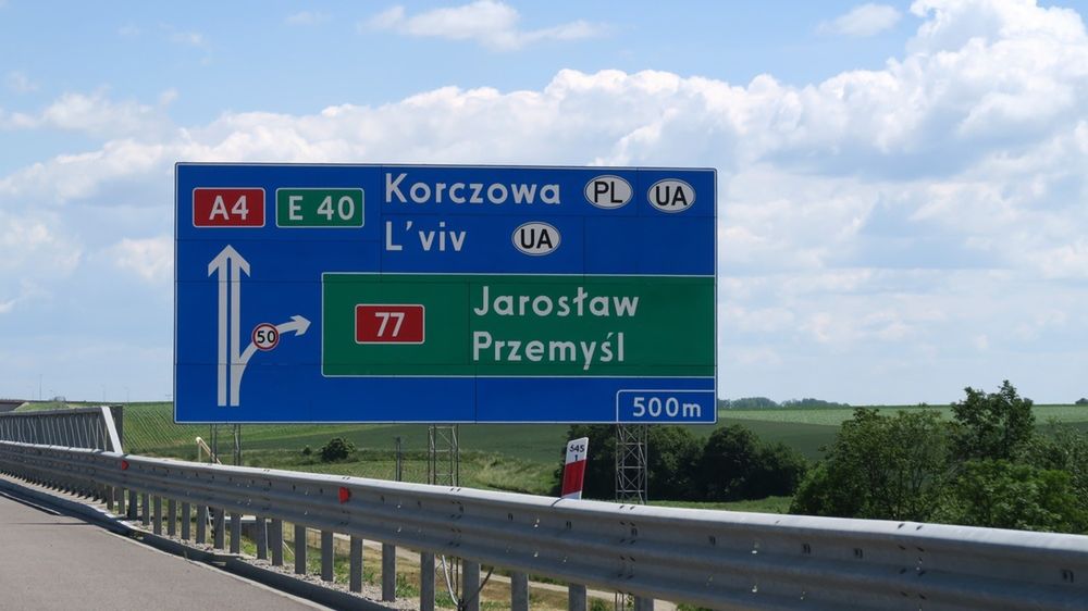 Wszystkie tablice z nazwami miast w językach obcych mają zostać wymienione do 1 stycznia 2022 r