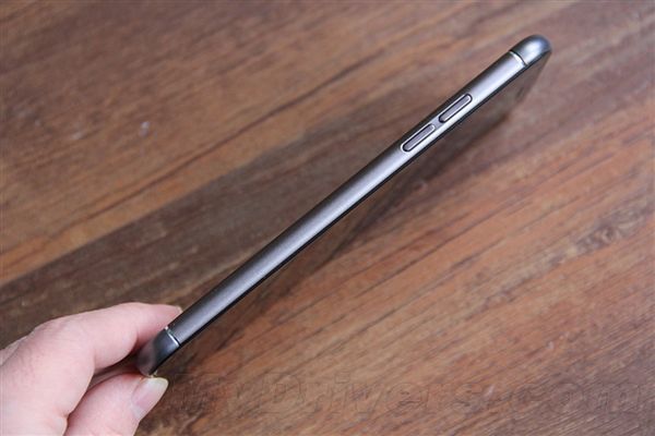 Czy podróbki mogą być premium? Oto androidowy klon iPhone'a 6, którego nie wygniesz i nie porysujesz 31