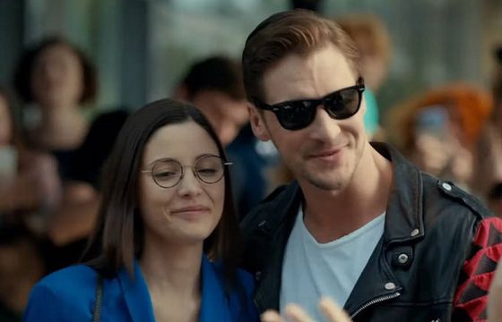 W drugiej połowie lutego na Netfliksie oglądaliśmy serial „Ty” oraz polską komedię romantyczną „Miłość do kwadratu jeszcze raz”