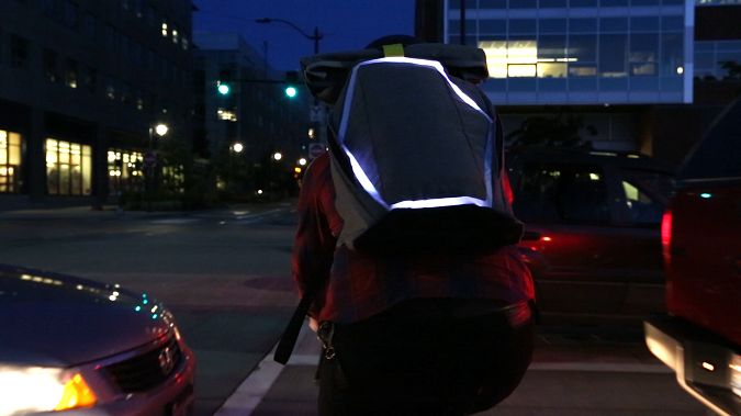 BrakePack: plecak z kierunkowskazami i światłami 4