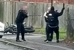Zaatakował dwóch policjantów maczetą. Szokujące nagranie z Londynu