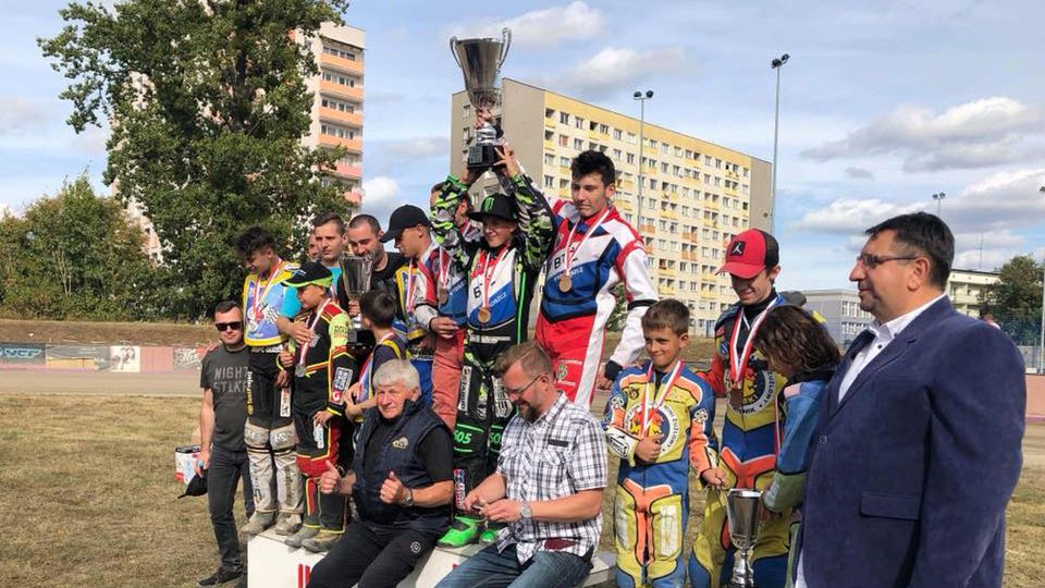 Zdjęcie okładkowe artykułu: Facebook / Sylwia Dudziak / Podium DMP 85-125cc w sezonie 2018