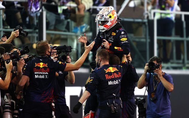 Formuła 1 od wielu lat nie widziała tak emocjonującego finiszu (fot. Red Bull)