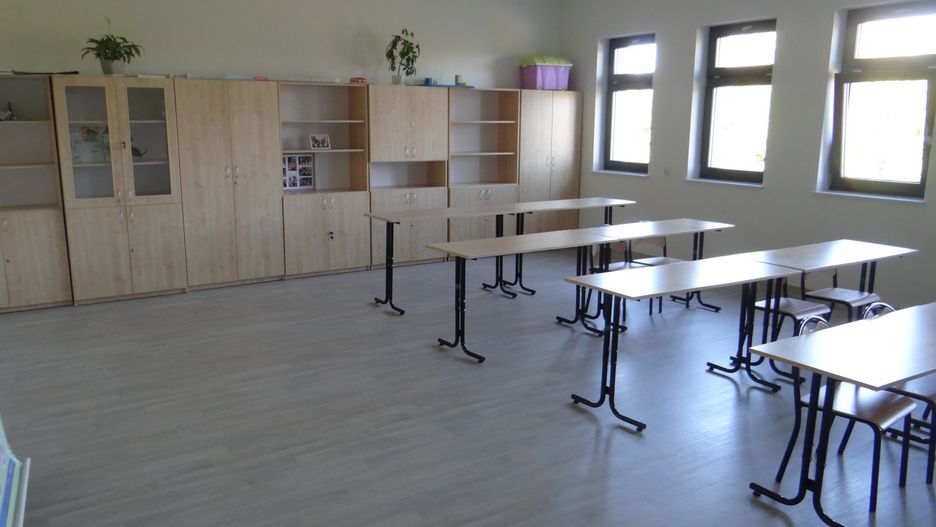 Pomimo dostępnych programów wsparcia, koszty związane z edukacją dzieci pozostają istotnym obciążeniem dla gospodarstw domowych.
