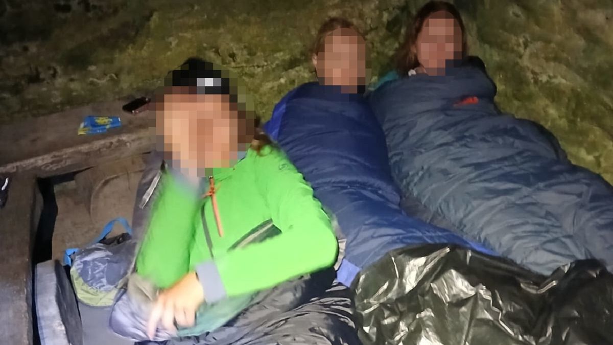 Pracownicy Karkonoskiego Parku Narodowego przypominają o zakazie biwakowania na terenie parku.