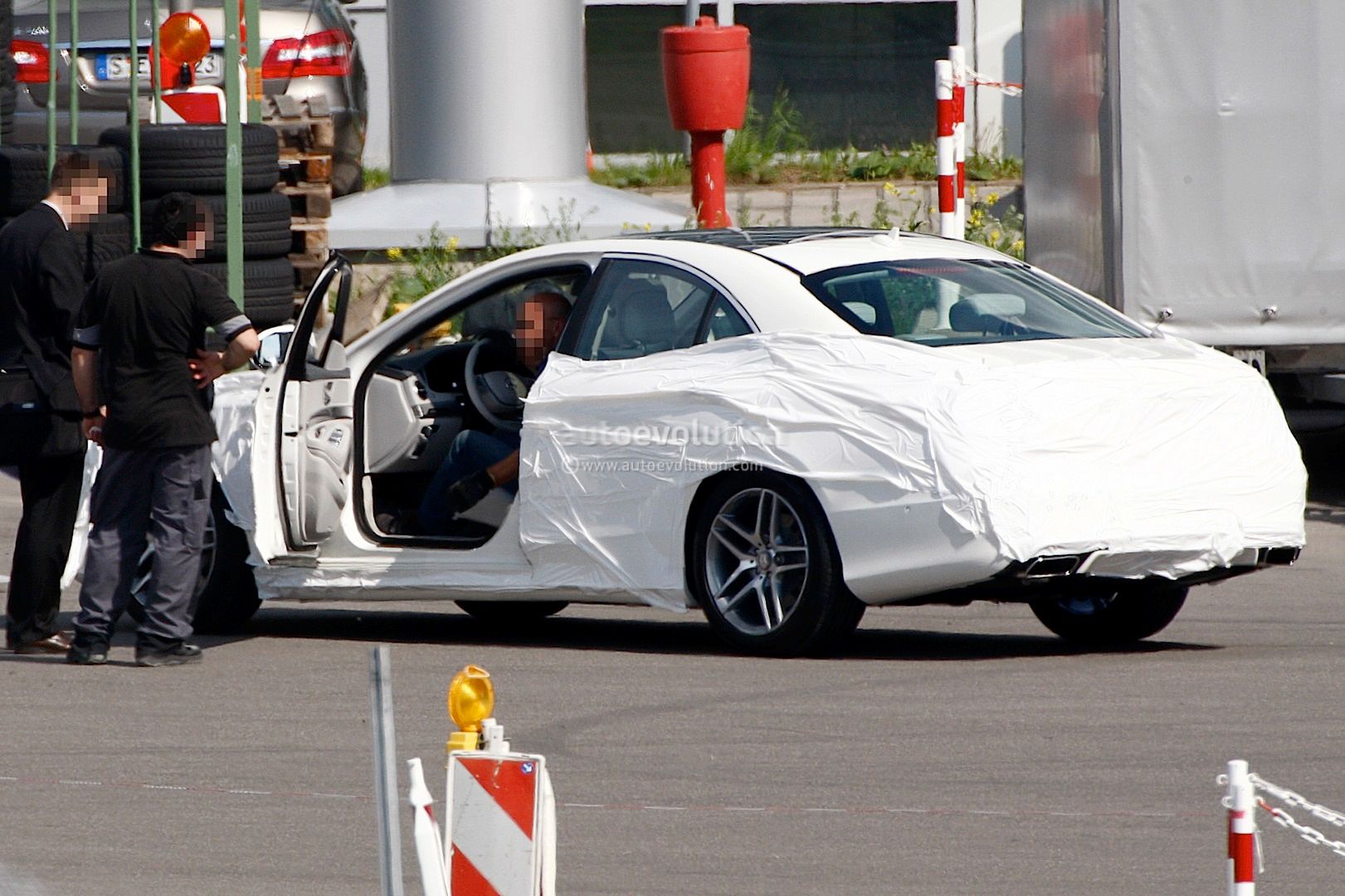 Spy-Shots of Cars - This image has been optimized for a calibrated screen with a Gamma of 2.2 and a colour temperature of 6500??K