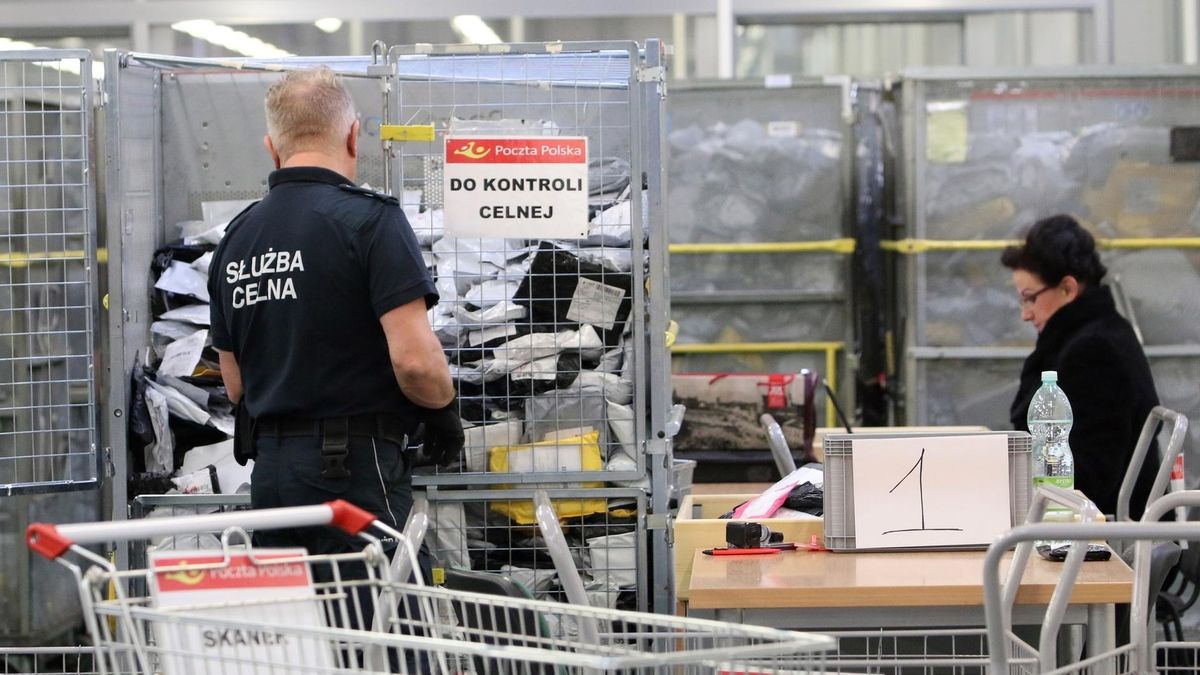 Oddział celno-pocztowy w w sortowni Poczty Polskiej w Lublinie.