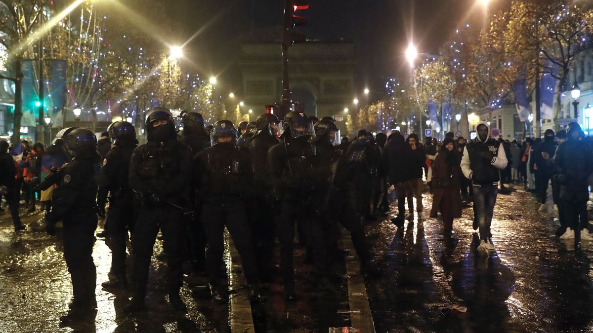 PAP/EPA / TERESA SUAREZ / Na zdjęciu: policja na ulicach Paryża