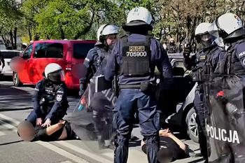 Zatrzymali 14 osób. Pseudokibice wpadli na gorącym uczynku