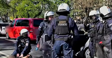 Zatrzymali 14 osób. Pseudokibice wpadli na gorącym uczynku