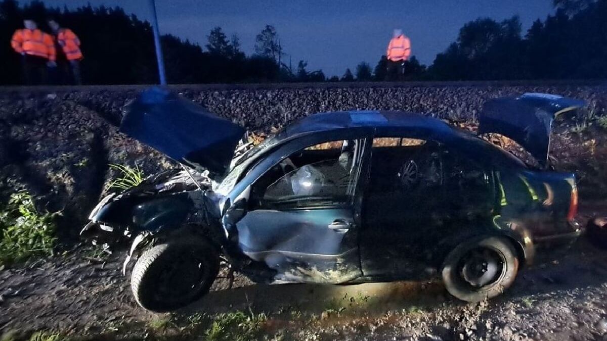 Samochód wpadł na torowisko | fot. Lubelska policja