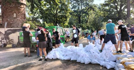 Wrocław na wałach. Oczy mieszkańców skierowane na zoo