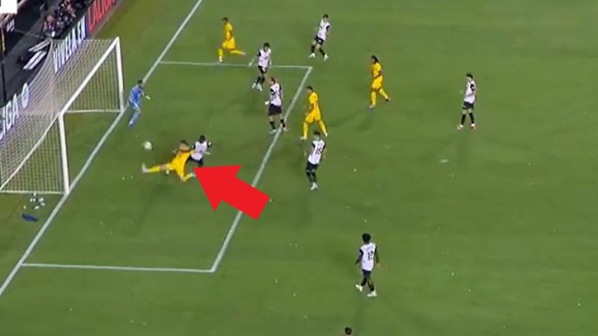 Canal Plus / Robert Lewandowski strzela w meczu Valencia - FC Barcelona w La Lidze