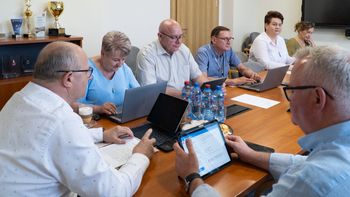 Boisko, ogród sensoryczny i nowa winda. Zarząd Powiatu Toruńskiego podjął kolejne decyzje