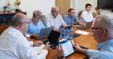 Boisko, ogród sensoryczny i nowa winda. Zarząd Powiatu Toruńskiego podjął kolejne decyzje