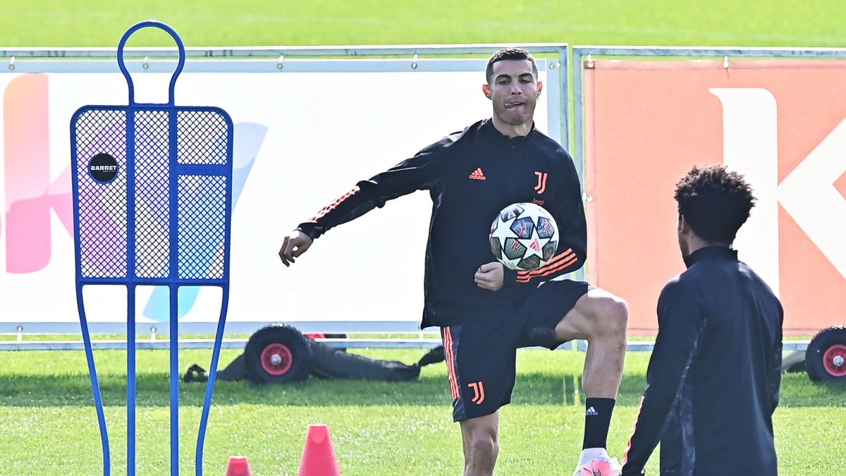 PAP/EPA / Alessandro Di Marco / Na zdjęciu: Cristiano Ronaldo (z lewej)