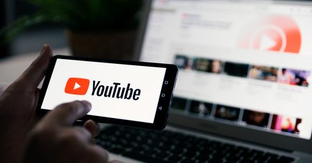 YouTube usunął 9000 kanałów. Walka Ukrainy z Rosją również w internecie