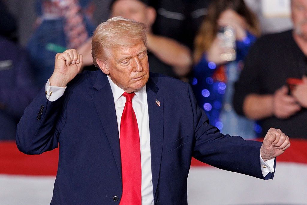 Donald Trump żąda 10 mld dolarów od skarbówki