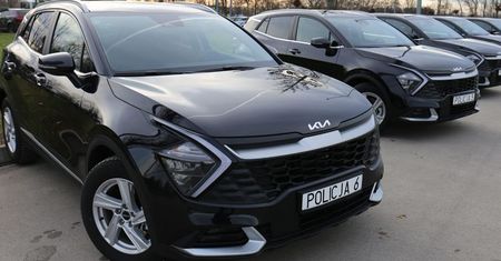 Nowe, nieoznakowane radiowozy dla lubelskiej policji. Hybrydowe Kia Sportage wkrótce wyjadą na ulice