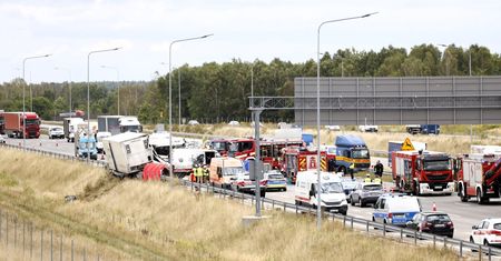 Dramatyczny wypadek na A1 w Mykanowie. Nieoficjalnie: brak śladów hamowania kierowcy ciężarówki. Wjechał prosto w ekipę remontową