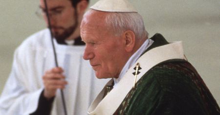 Gwiazdy papieskiego koncertu "Nie zastąpi Ciebie nikt" nie chcą słyszeć o pedofilii. Bronią Jana Pawła II