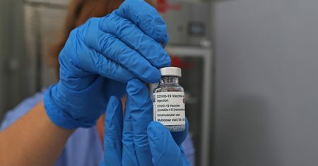 Szczepienia w Polsce. Rząd zlecił sondaż na temat preparatu AstraZeneca