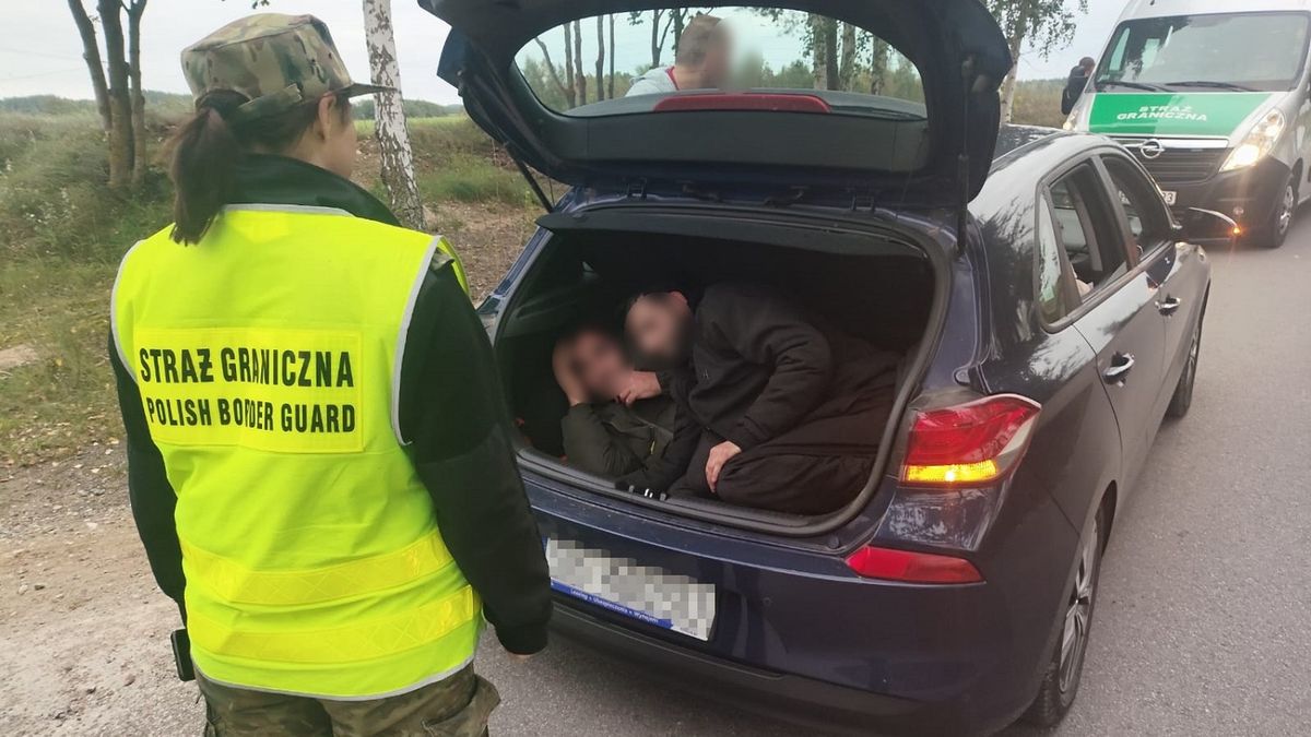 Przemycali Afgańczyków w bagażniku