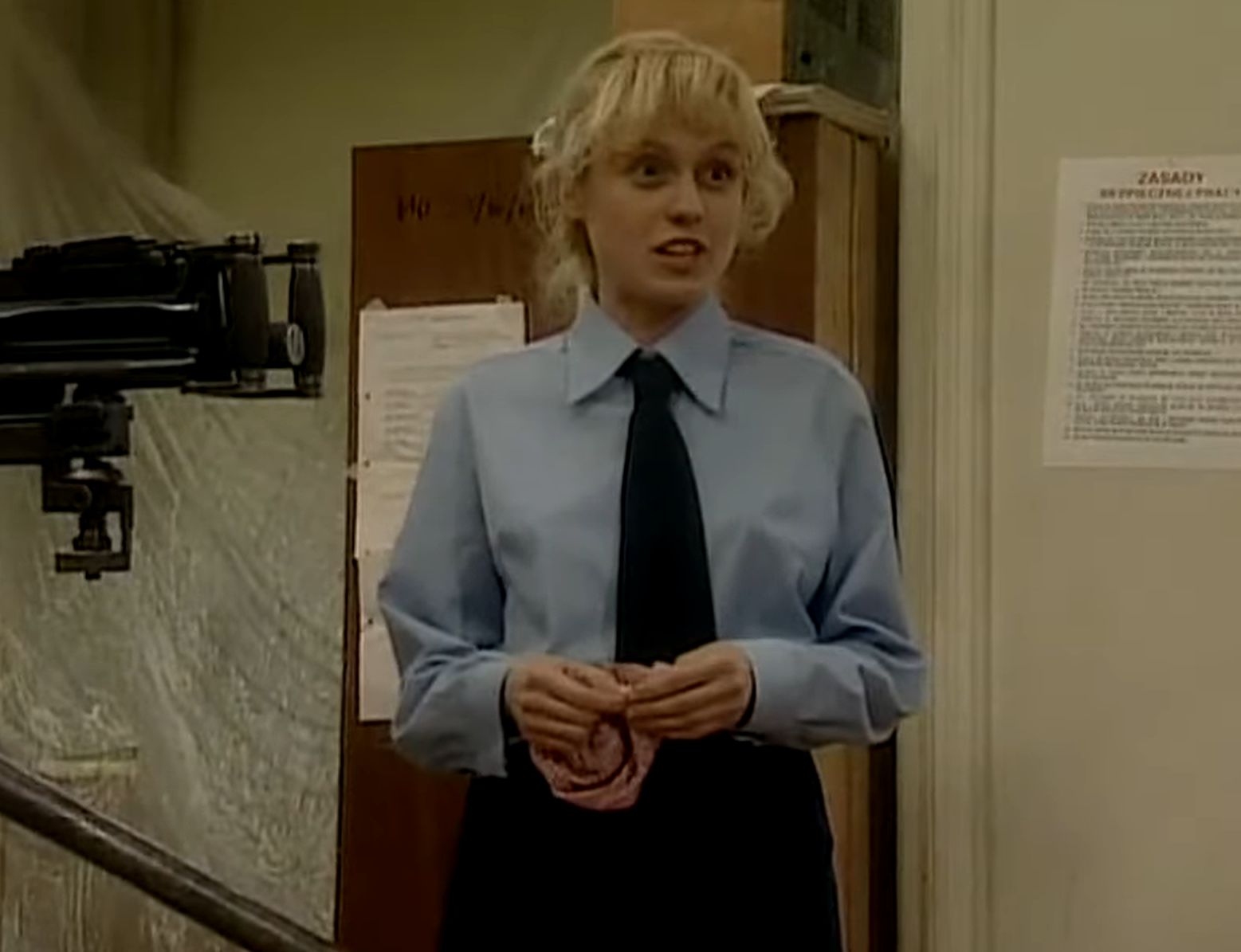 Aleksandra Woźniak jako posterunkowa Kasia.