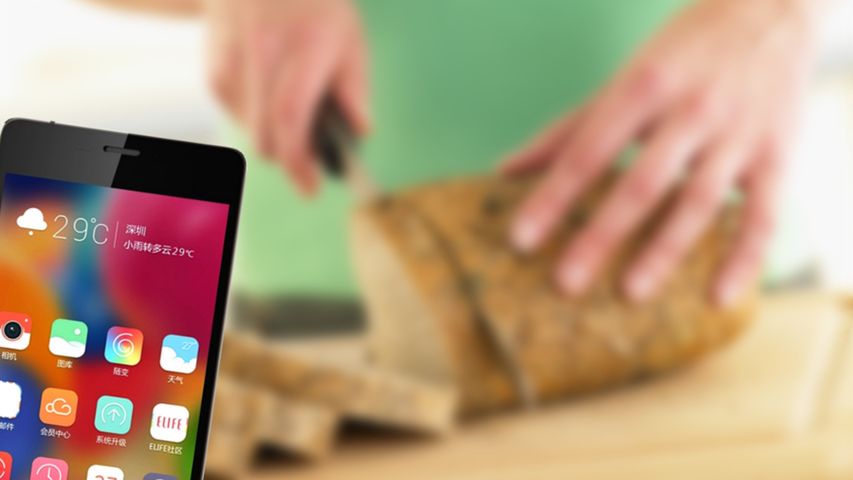 Znudziło Ci się krojenie chleba nożem? Zerknij na najcieńszego smartfona świata 1