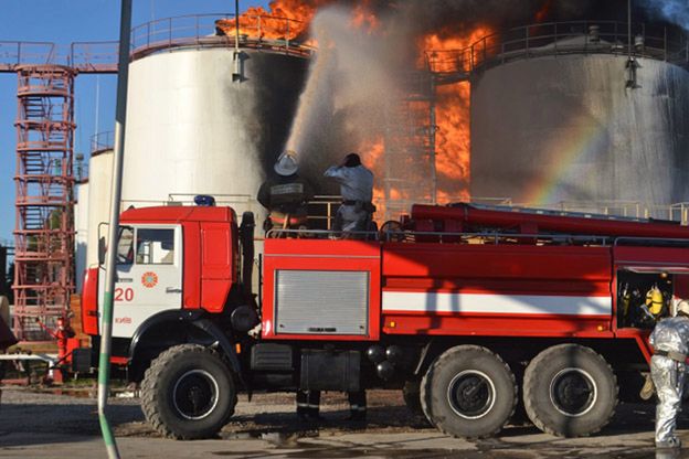 Odnowił się pożar w bazie paliw pod Kijowem