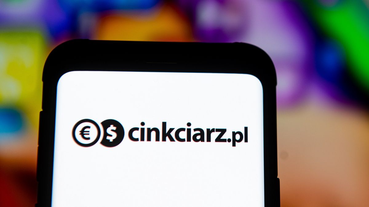 In this photo illustration a Cinkciarz.pl logo seenPOLAND - 2020/03/23: In this photo illustration a Cinkciarz.pl logo seen displayed on a smartphone. (Photo Illustration by Mateusz Slodkowski/SOPA Images/LightRocket via Getty Images)SOPA Imagessmartphone, cellphone, device, cinkciarz.pl