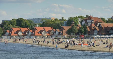 Skandaliczne zachowanie na plaży nad Bałtykiem. Rozstawił się z butlą gazową